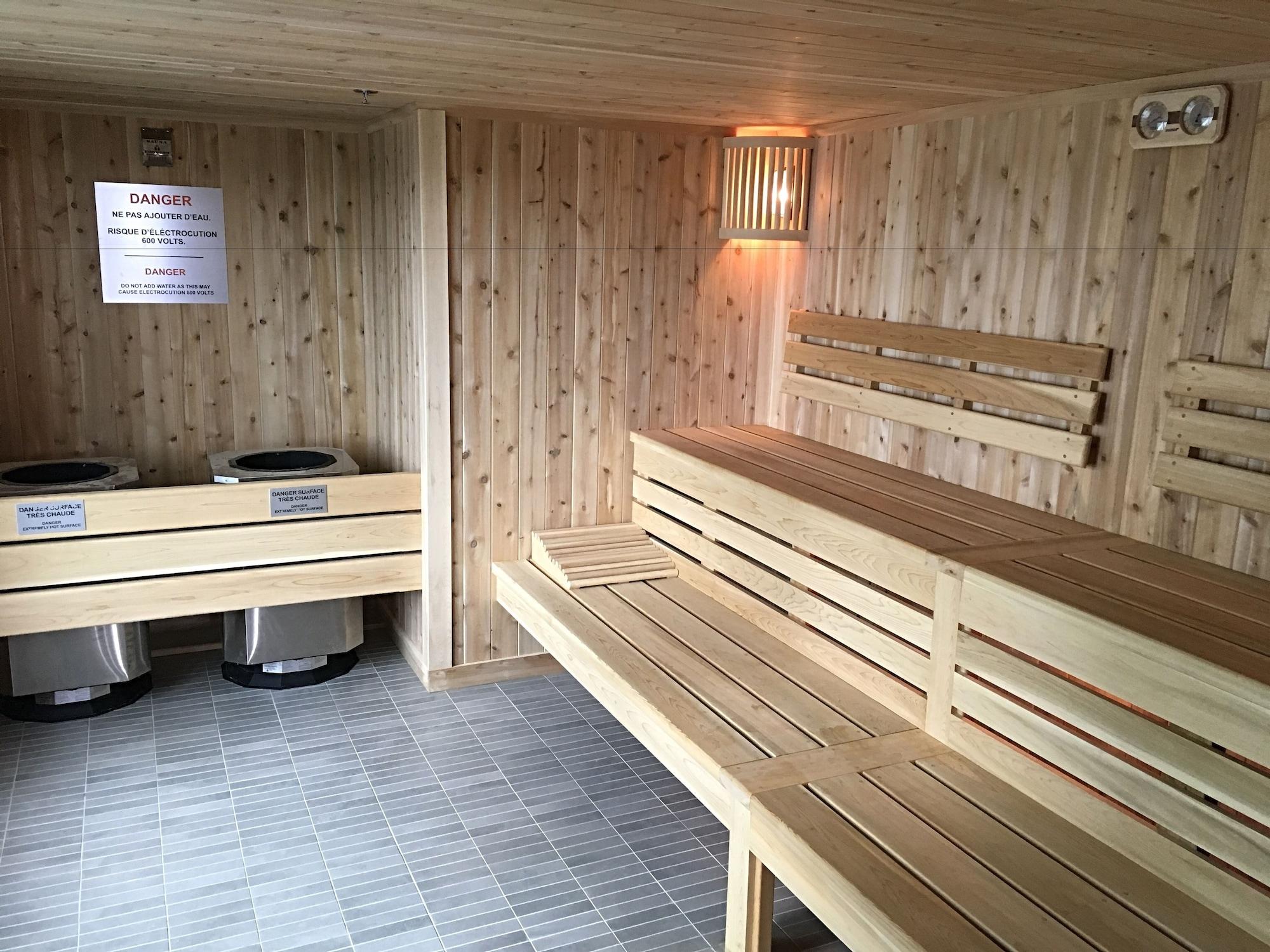 Spa Holiday Inn Hotel & Suites Montreal Centre-ville Ouest by IHG