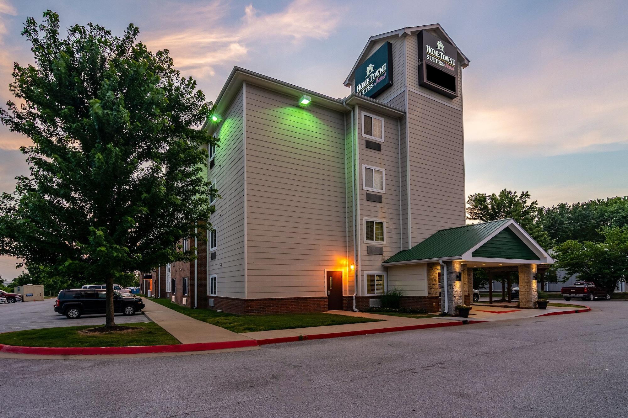 Vista Exterior HomeTowne Studios & Suites by Red Roof Bentonville