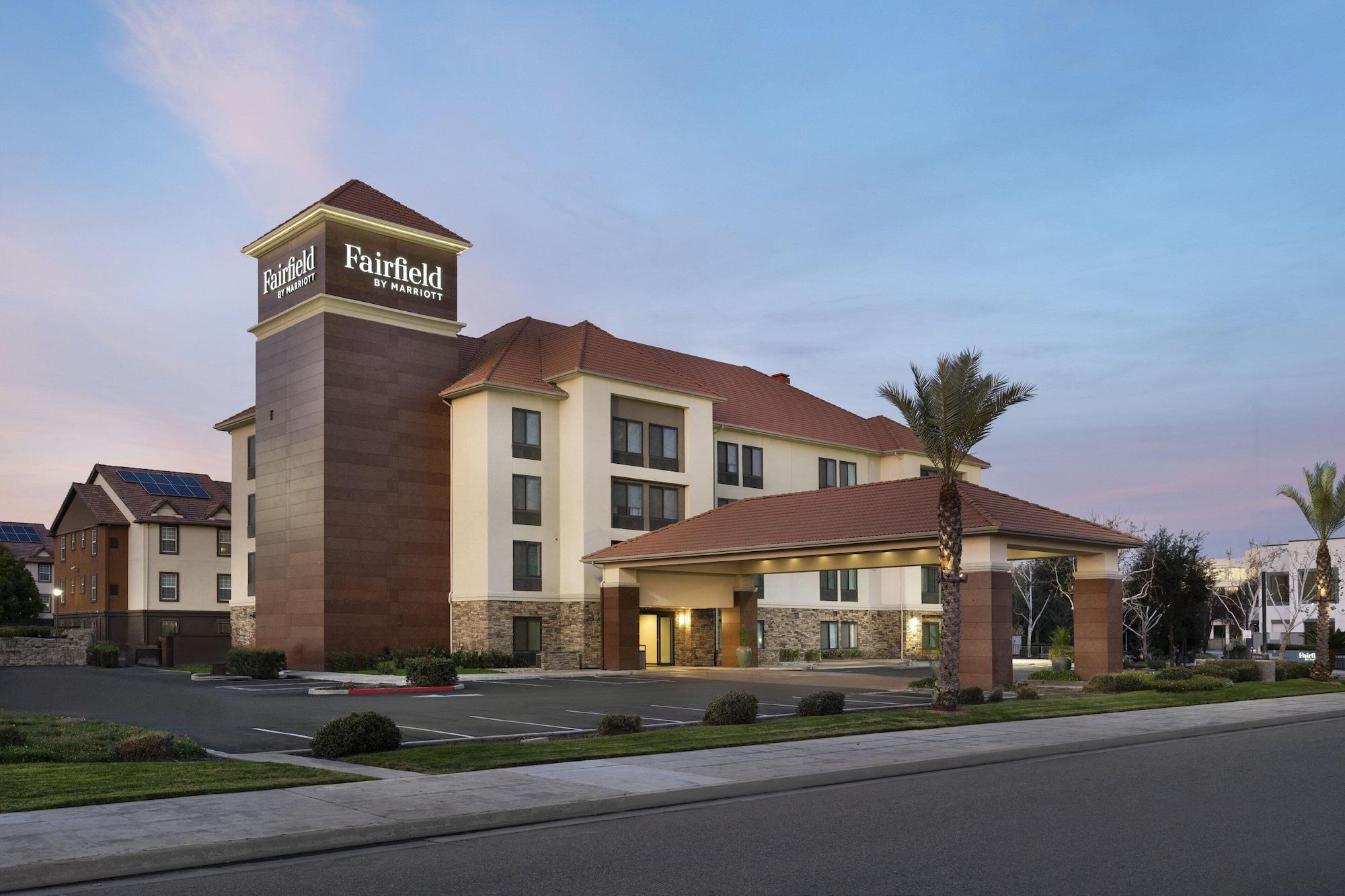 Vista Exterior Fairfield by Marriott Inn & Suites Fresno River Park