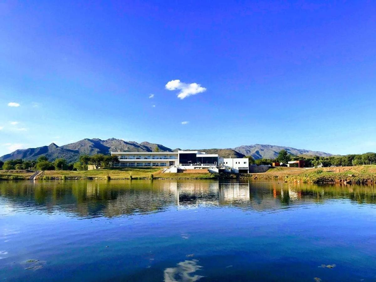 Vista al lago Hotel Cantera Respira Campo