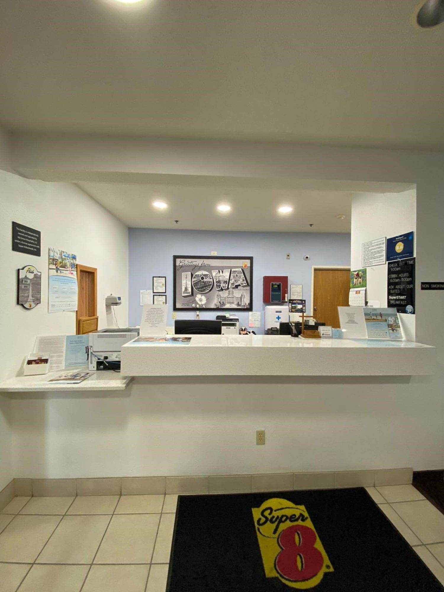 Vista Lobby Super 8 by Wyndham Ida Grove