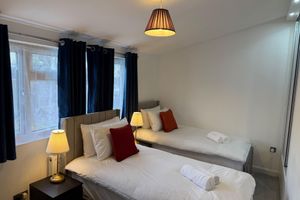 Alquiler Vacacional - Harlow Cozy 3-bed House Retreat