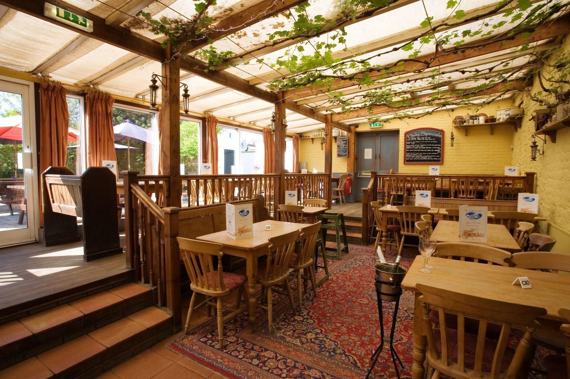 Bar/Salón Lifeboat Inn