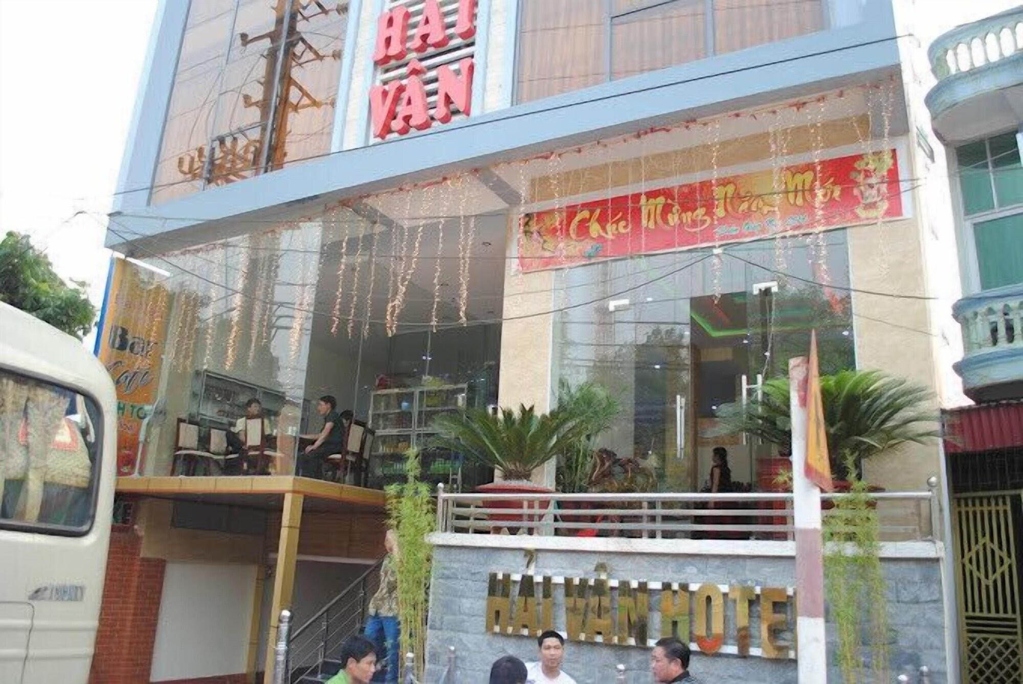 Vista Exterior Hai Van Hotel Dien Bien - by Bay Luxury