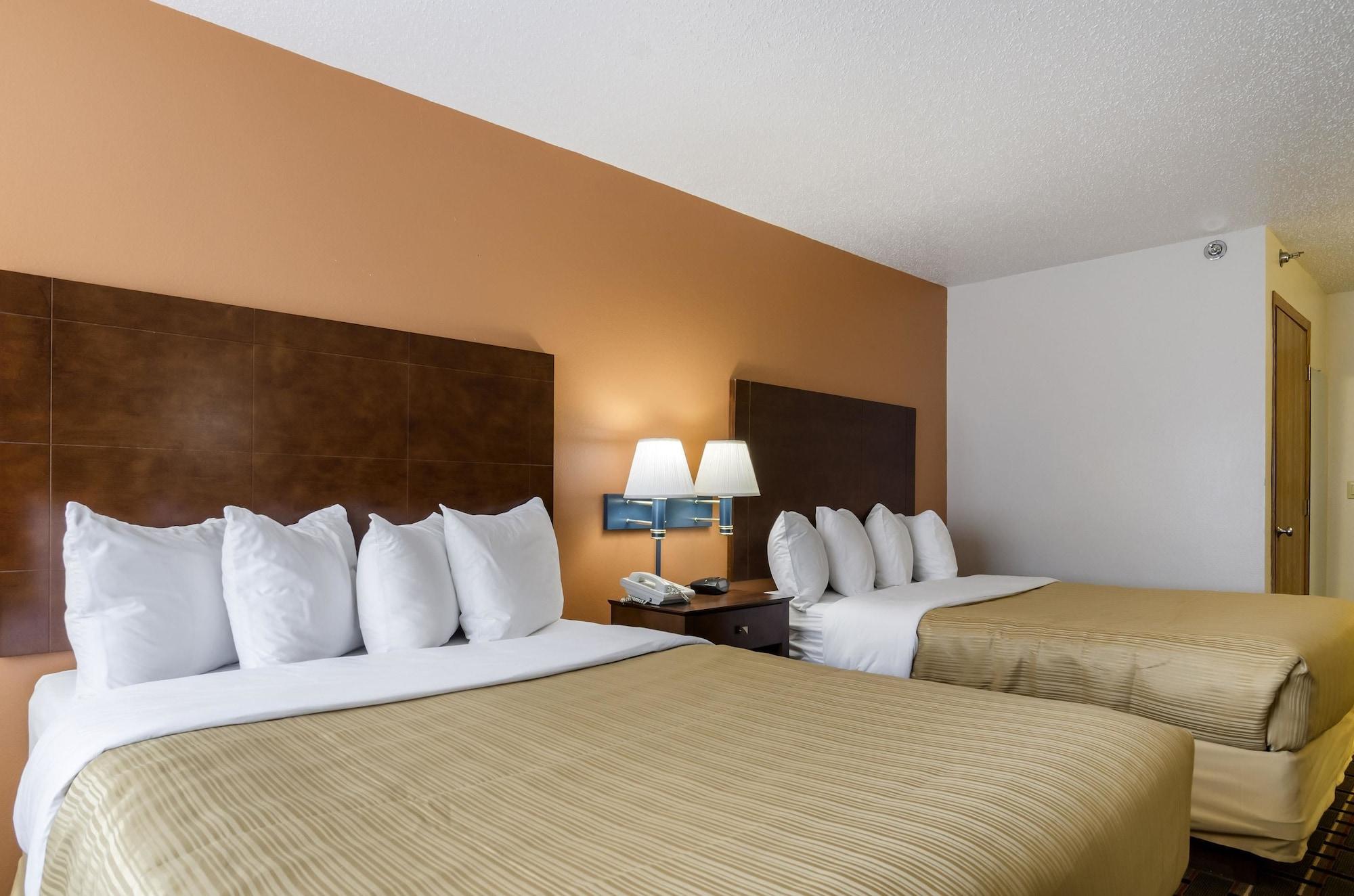 Varios Quality Inn Osceola
