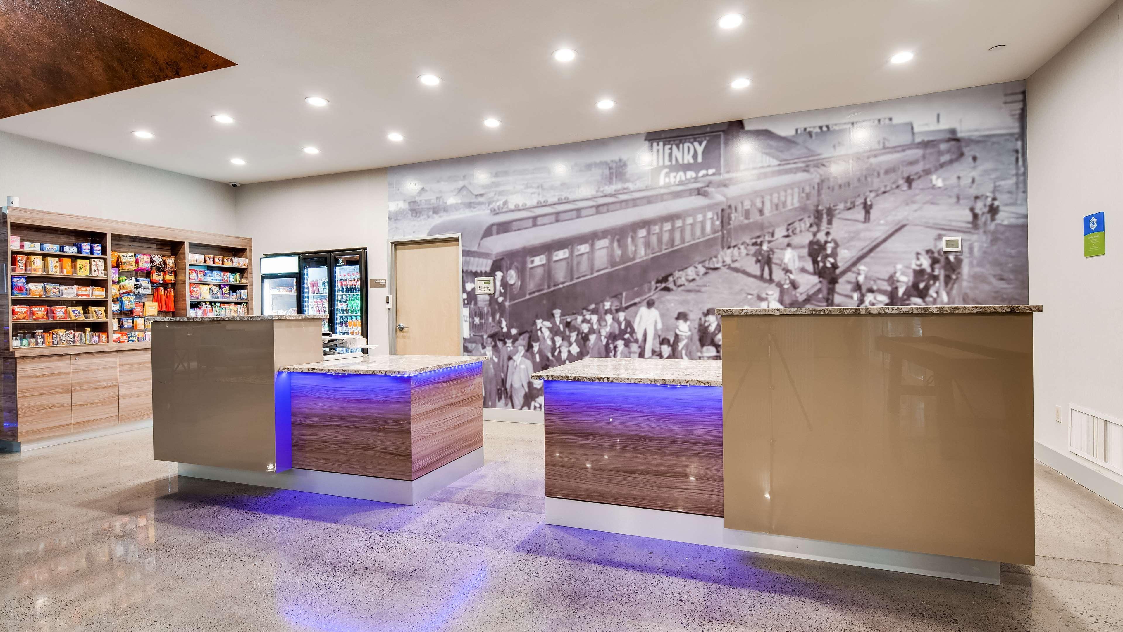 Vista Lobby Richland Riverfront Hotel and Conference Center, Ascend Hotel Collection