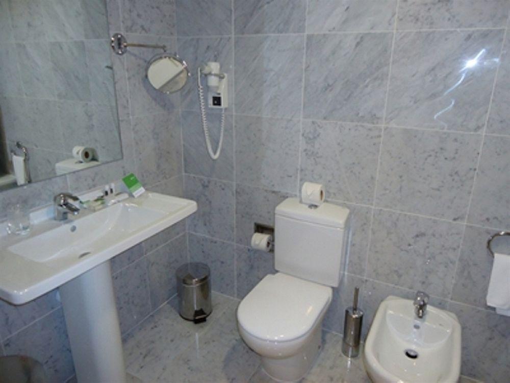 Equipamiento de Habitación INATEL Flores