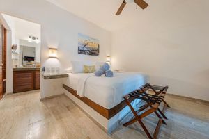 Clean, adult-only private villas at Isla Retreats, close to restaurants & beach