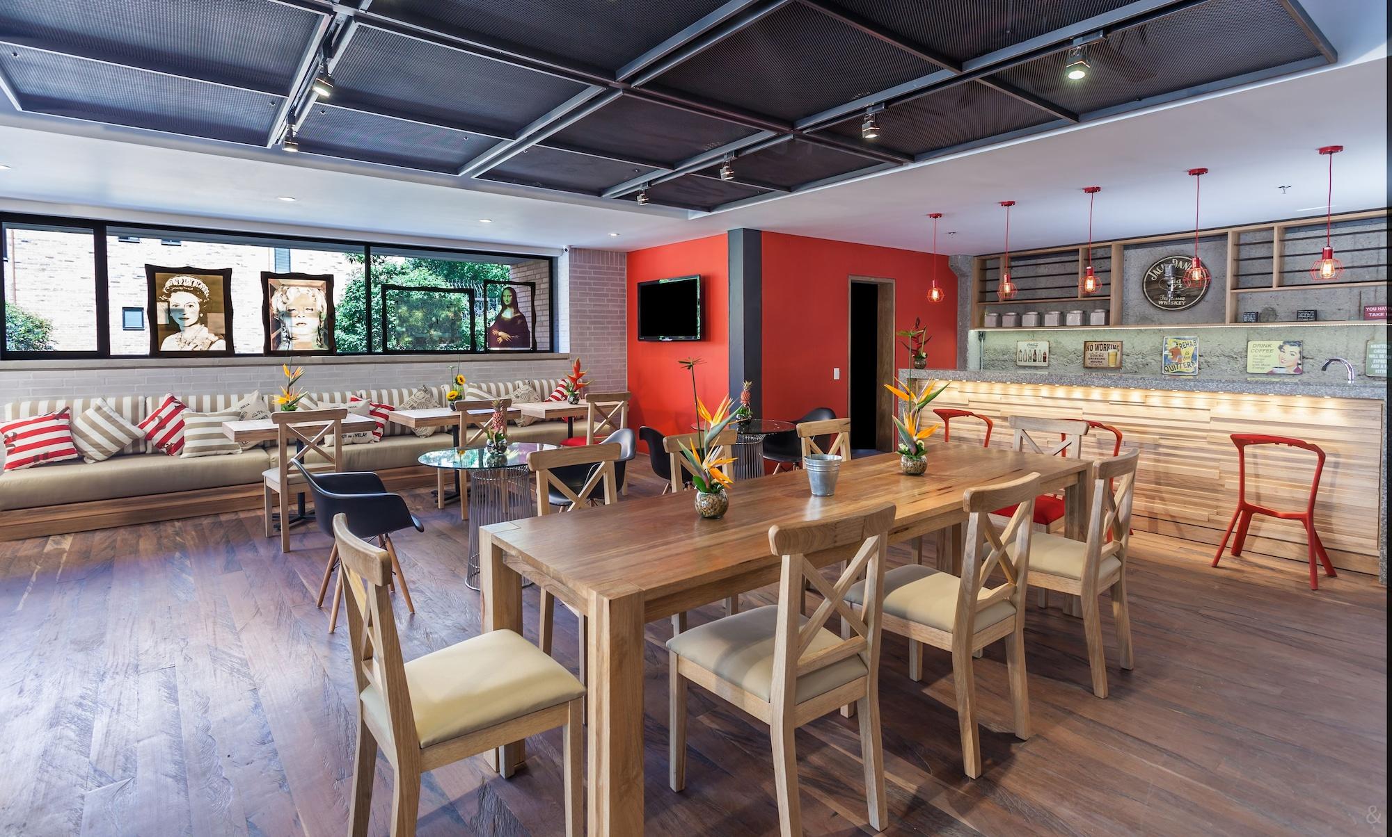 Restaurant Mika Suites