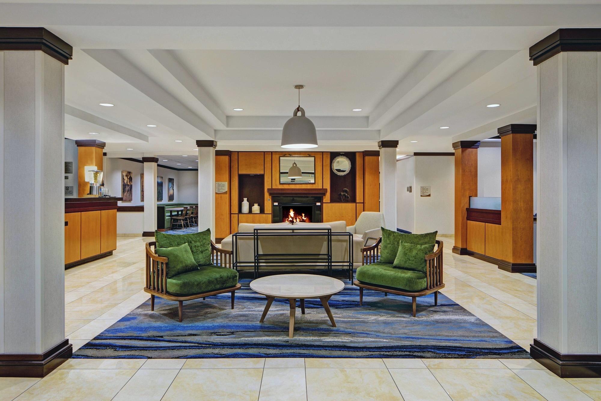 Vista Lobby Fairfield Inn & Suites by Marriott Carlsbad