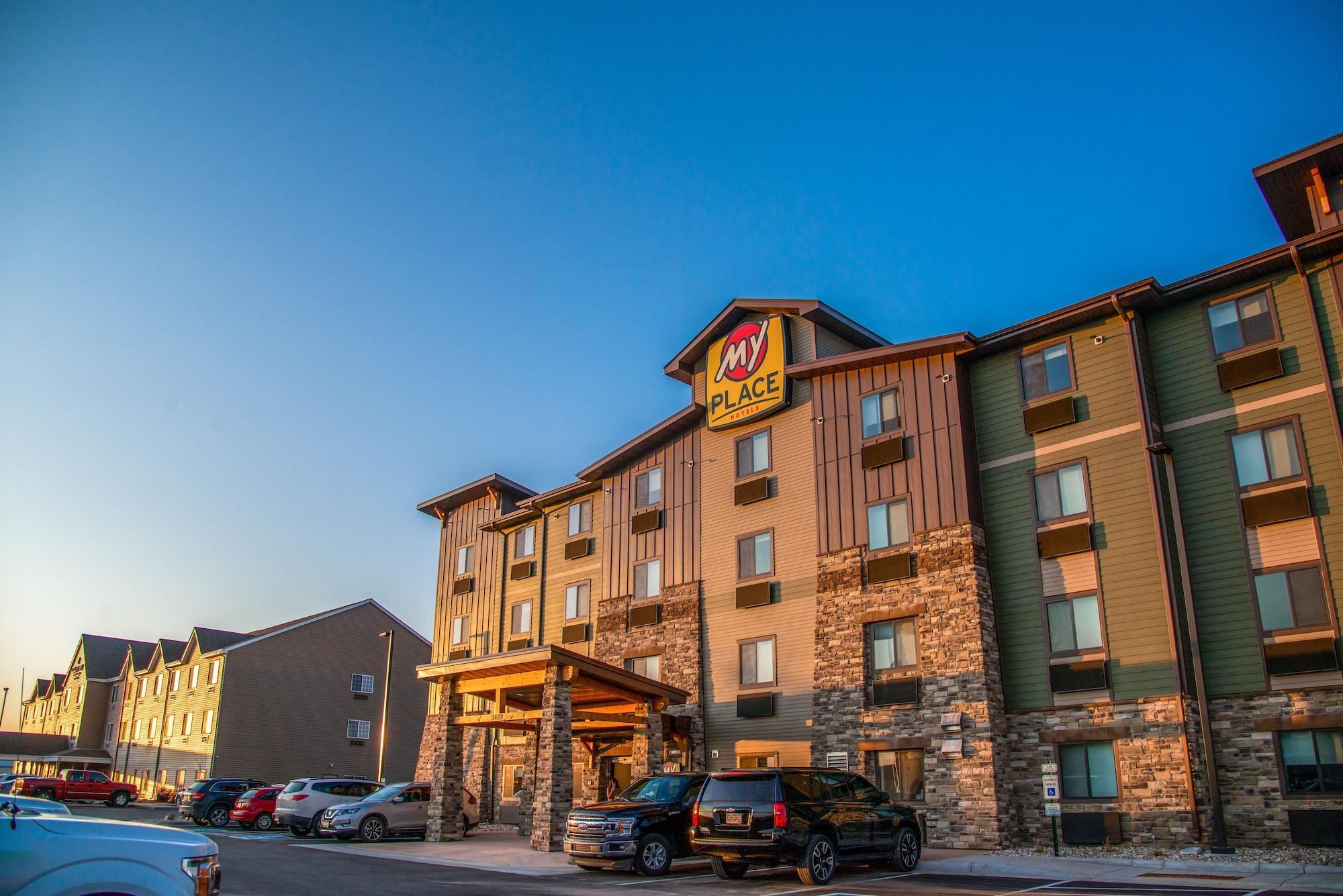 Vista Exterior My Place Hotel - Watertown, SD