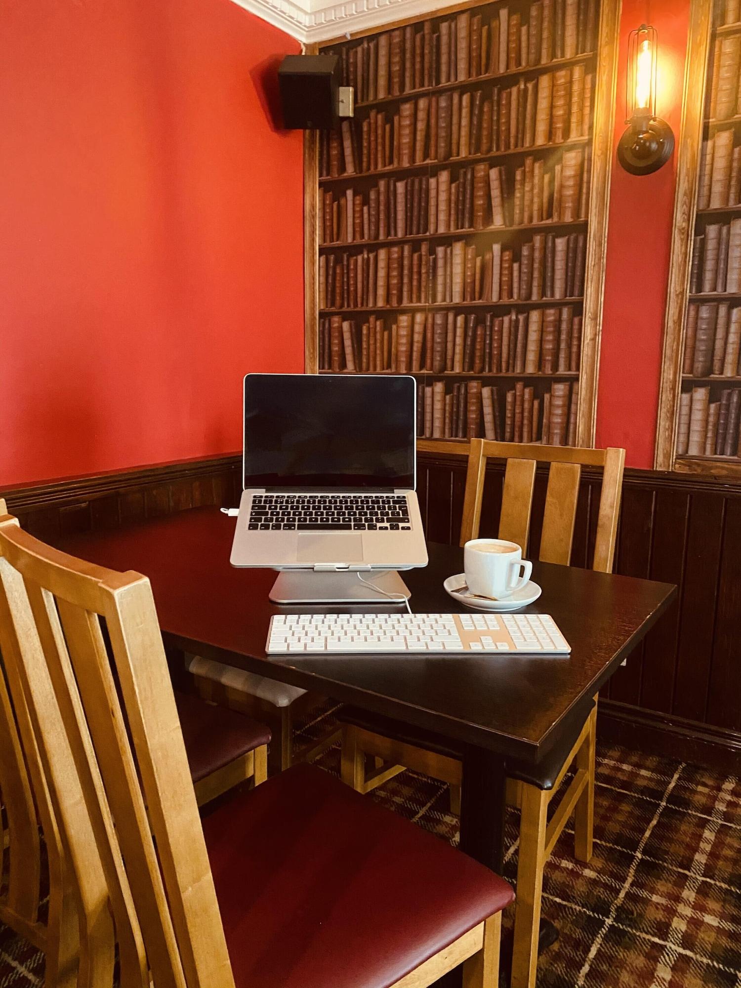 Sala de Reuniones The Oaks Hotel