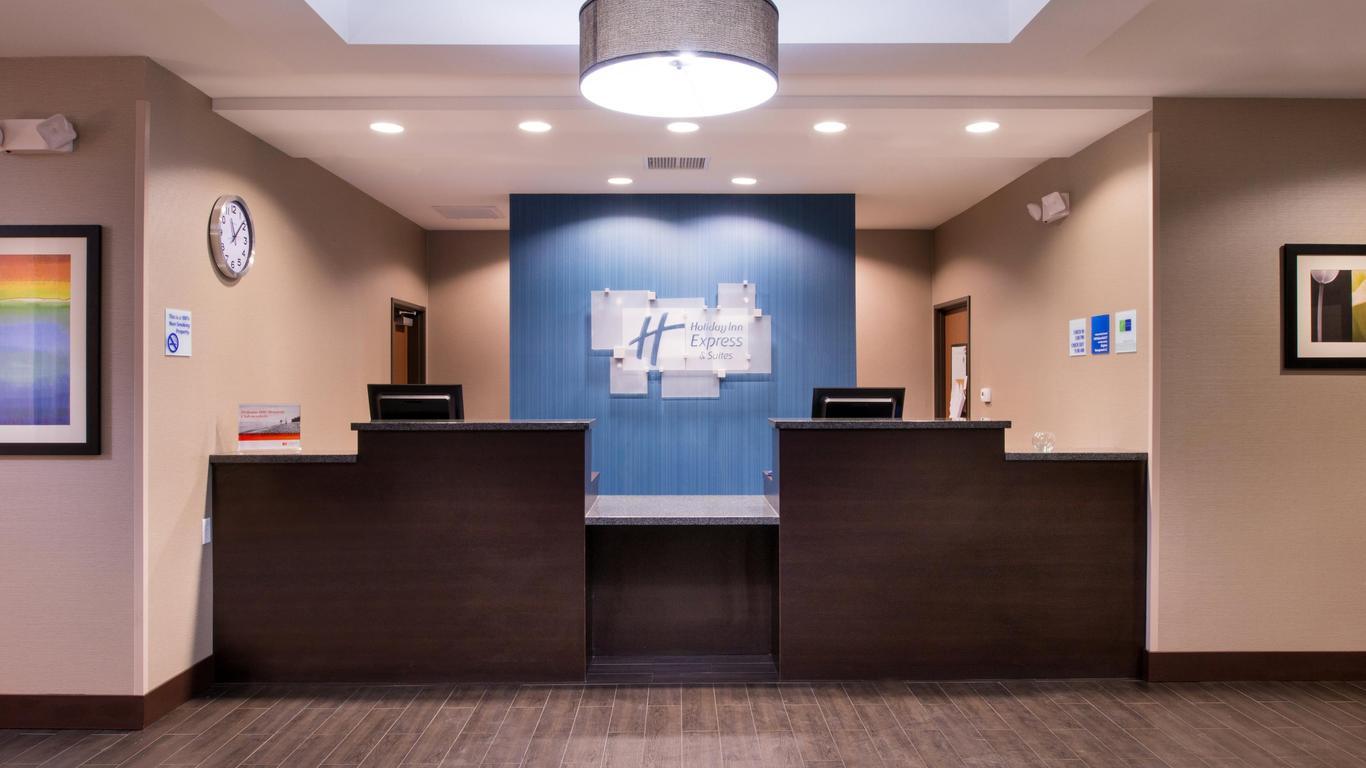 Vista Lobby Holiday Inn Express Bakersfield by IHG
