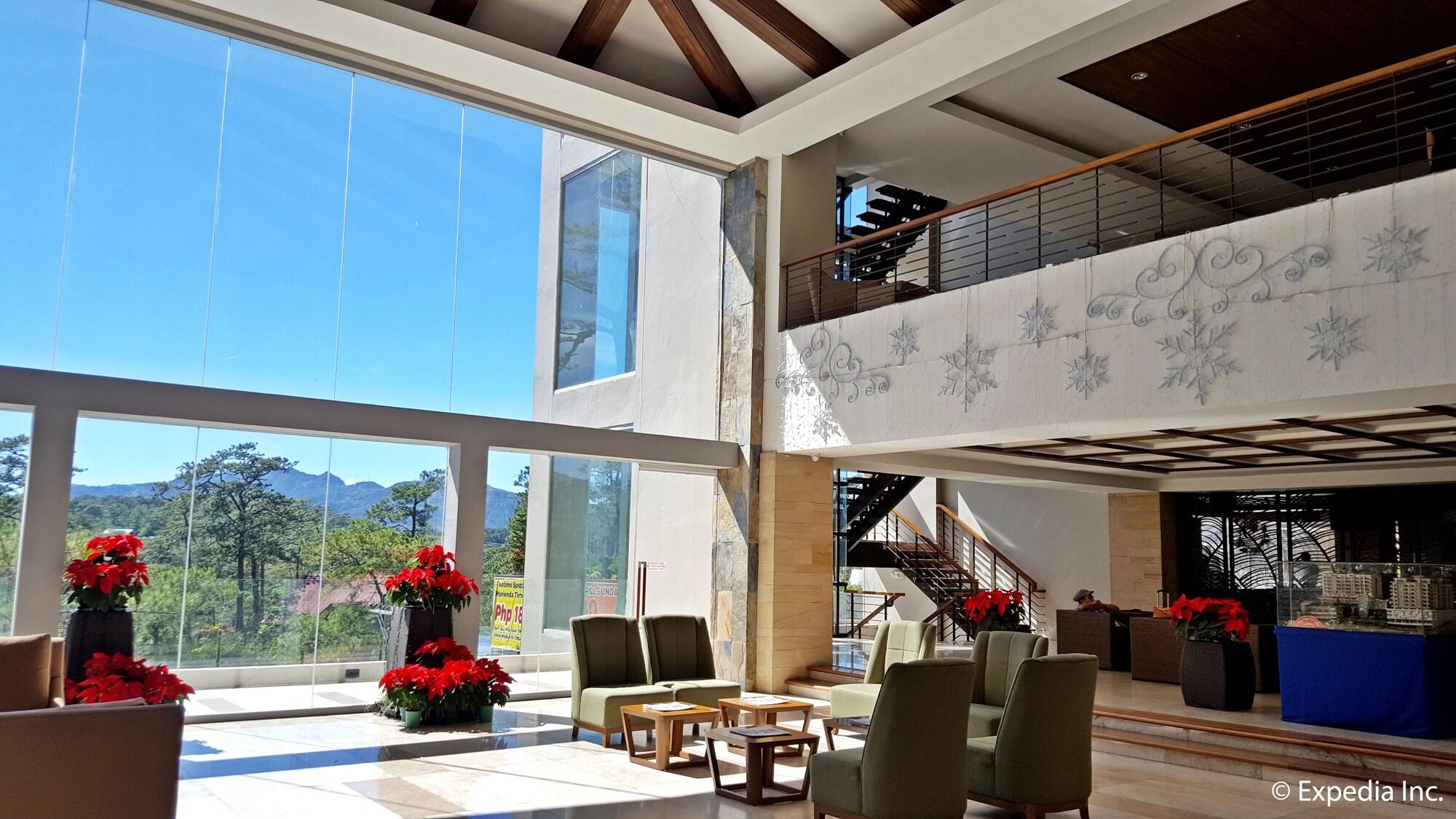 Vista Lobby Newtown Plaza Hotel