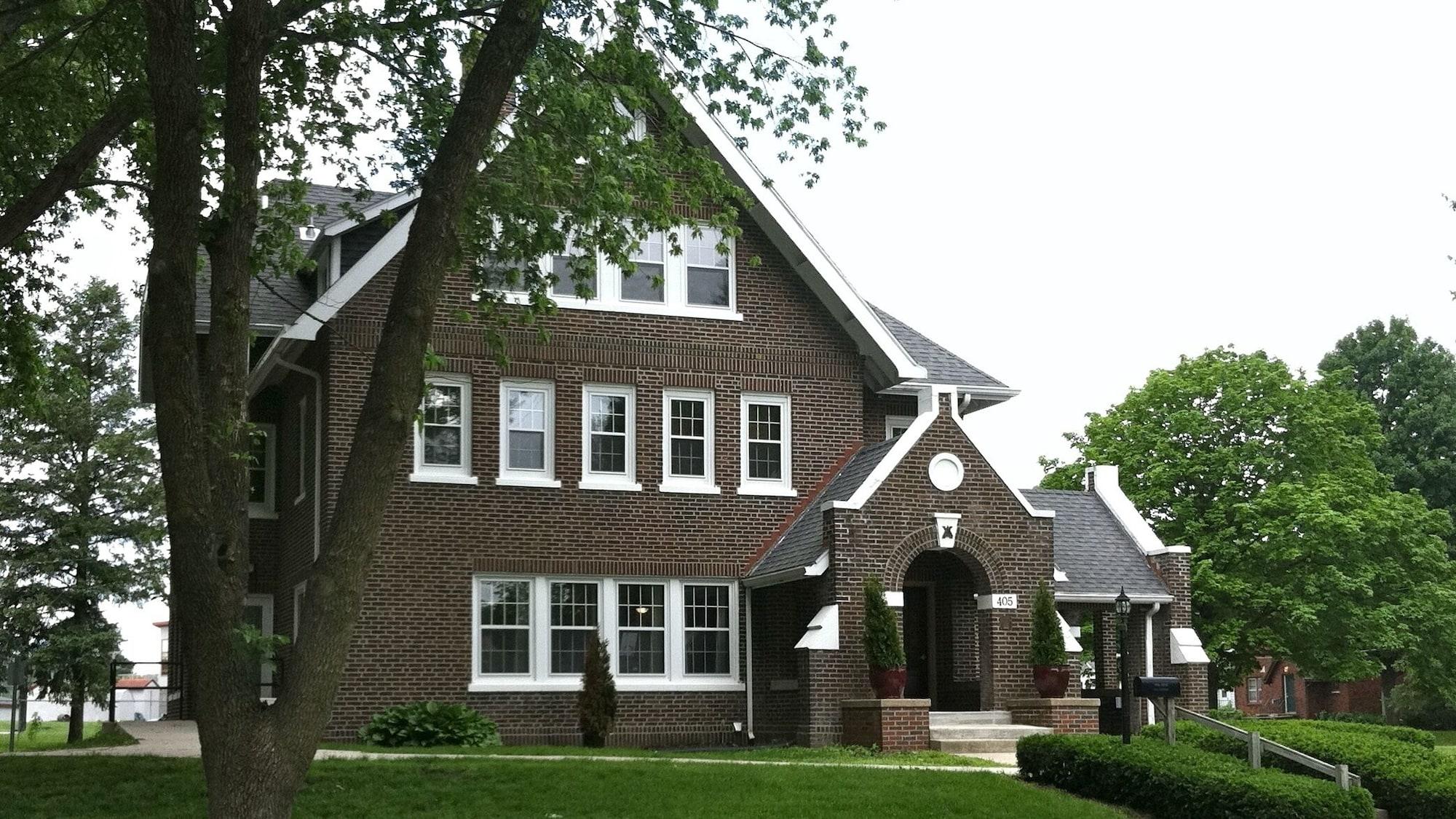 Varios Iowa House