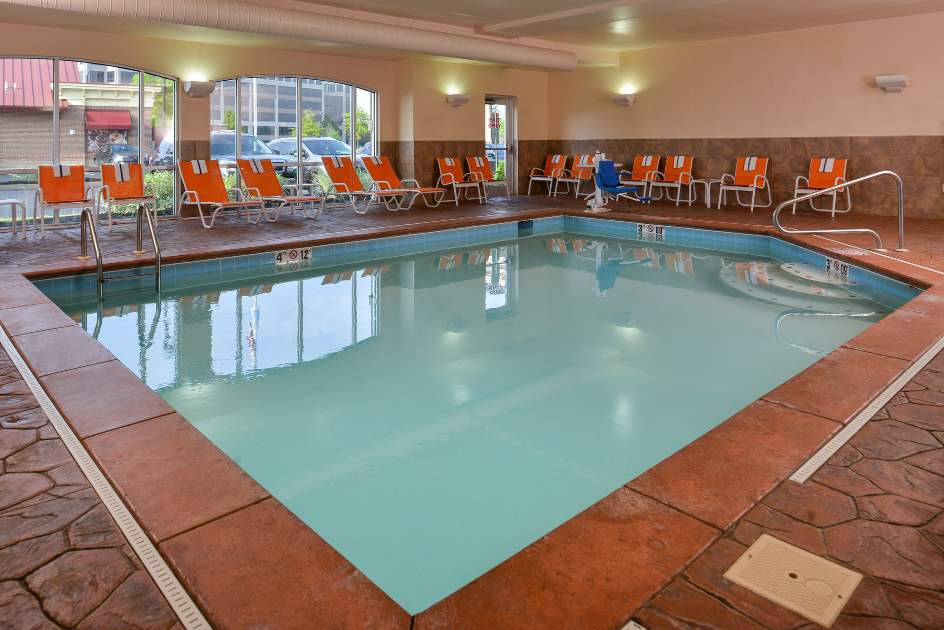 Vista Piscina Holiday Inn Express & Suites Cincinnati - Mason by IHG