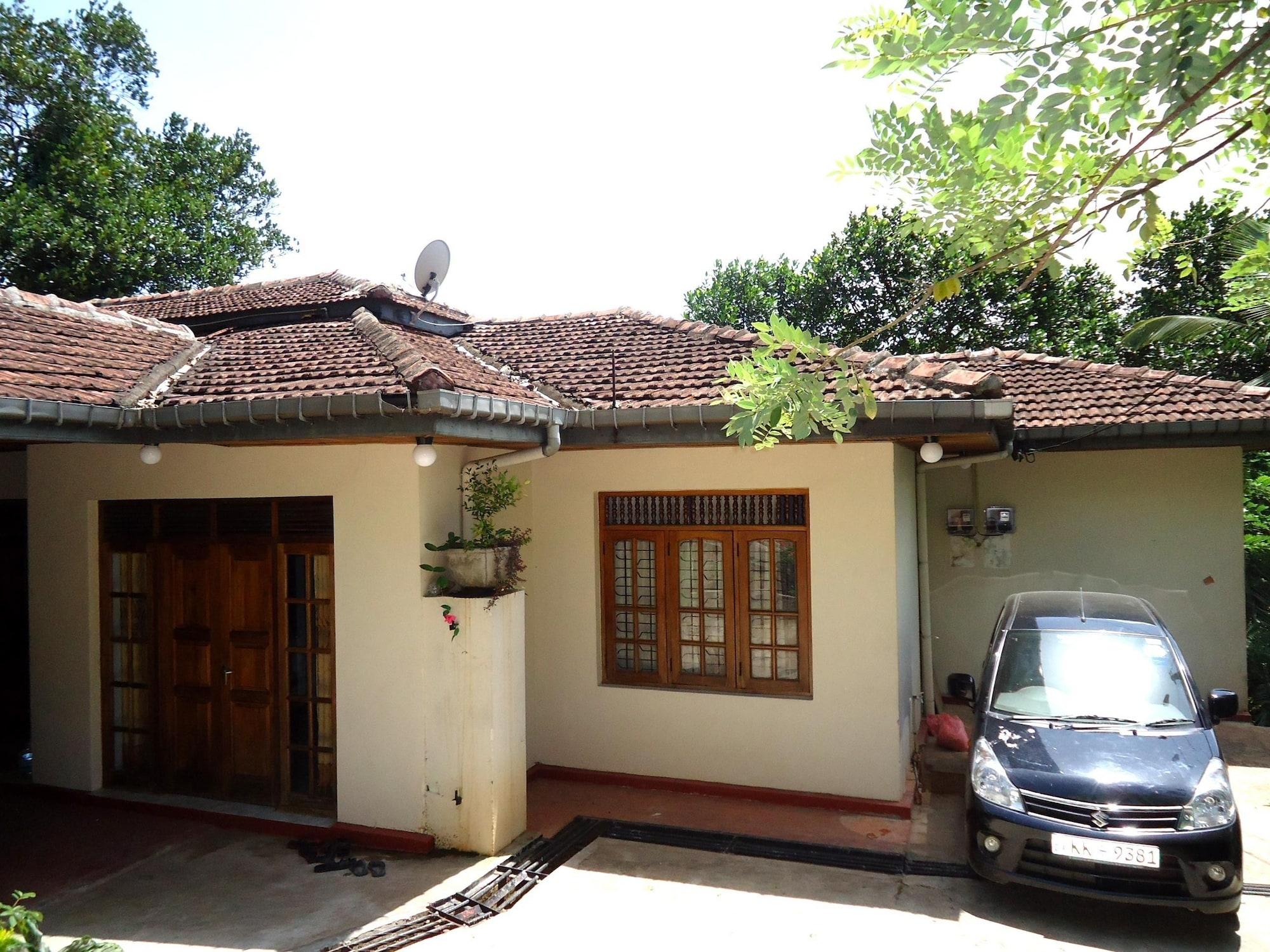 Vista Exterior Peradeniya Rest Inn