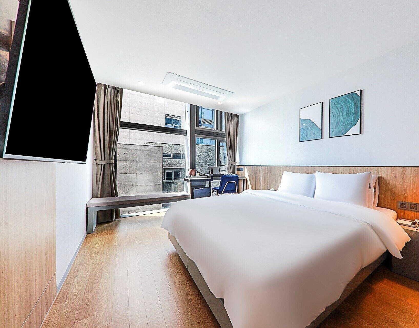 Varios Gray 193 Hotel