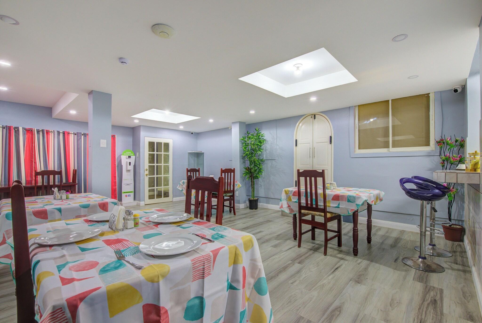 Restaurant Airport Suites Hotel