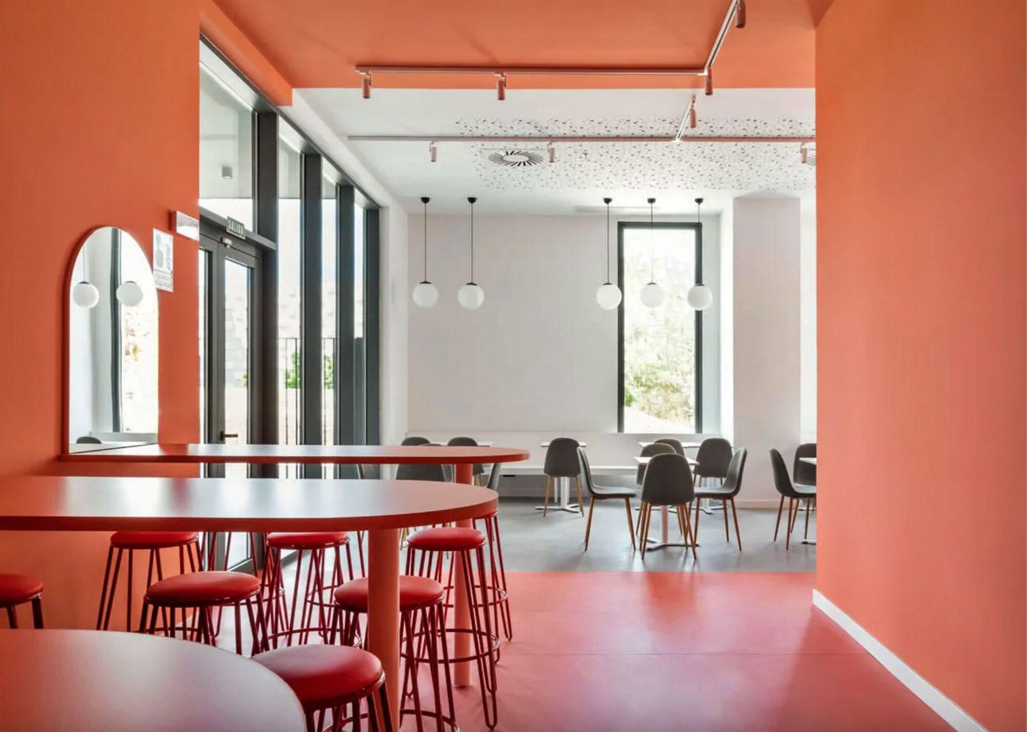 Restaurant Estudios y Habitaciones Modernas en PAMPLONA, SK