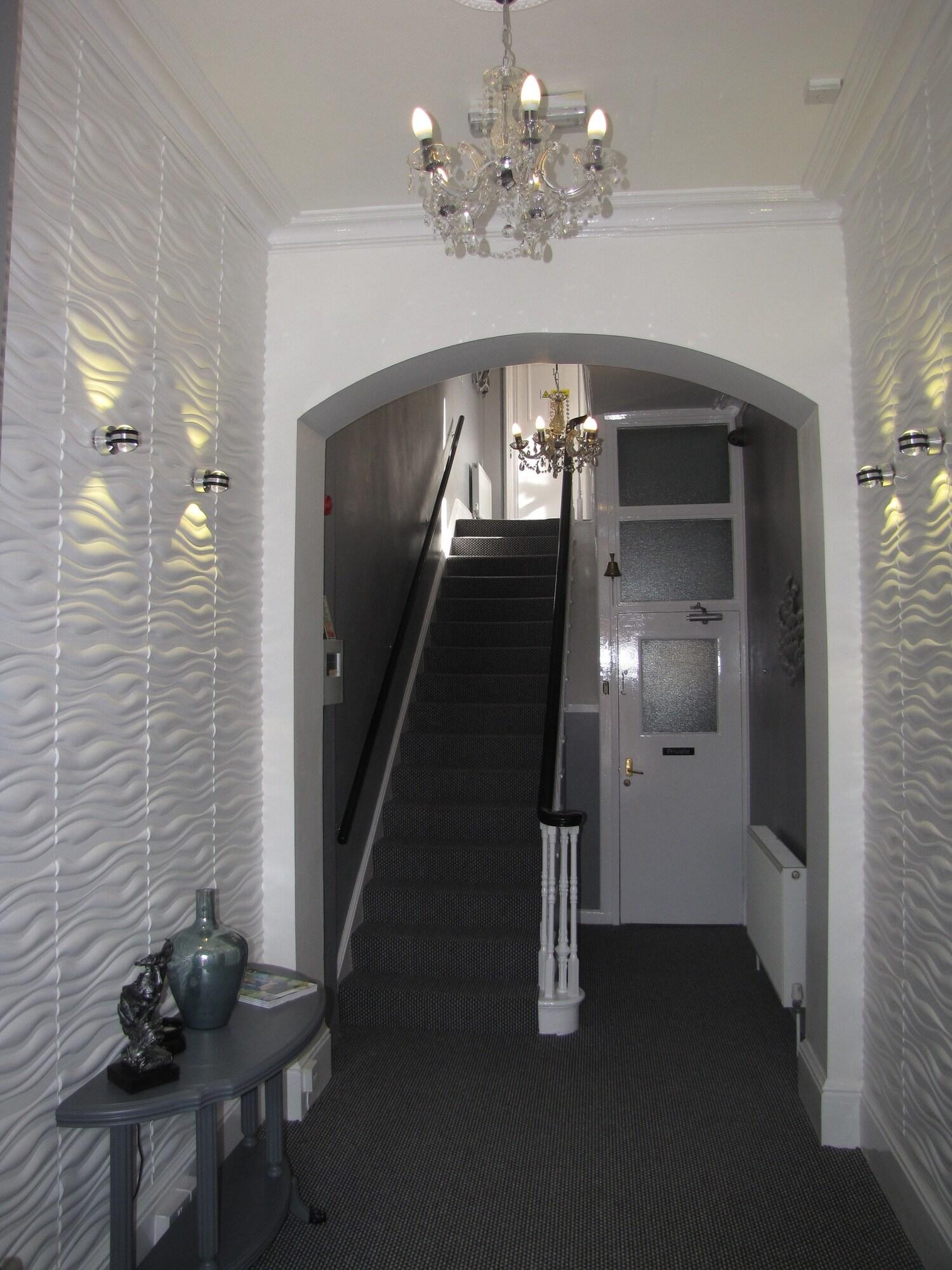 Varios Ashmira Guest House