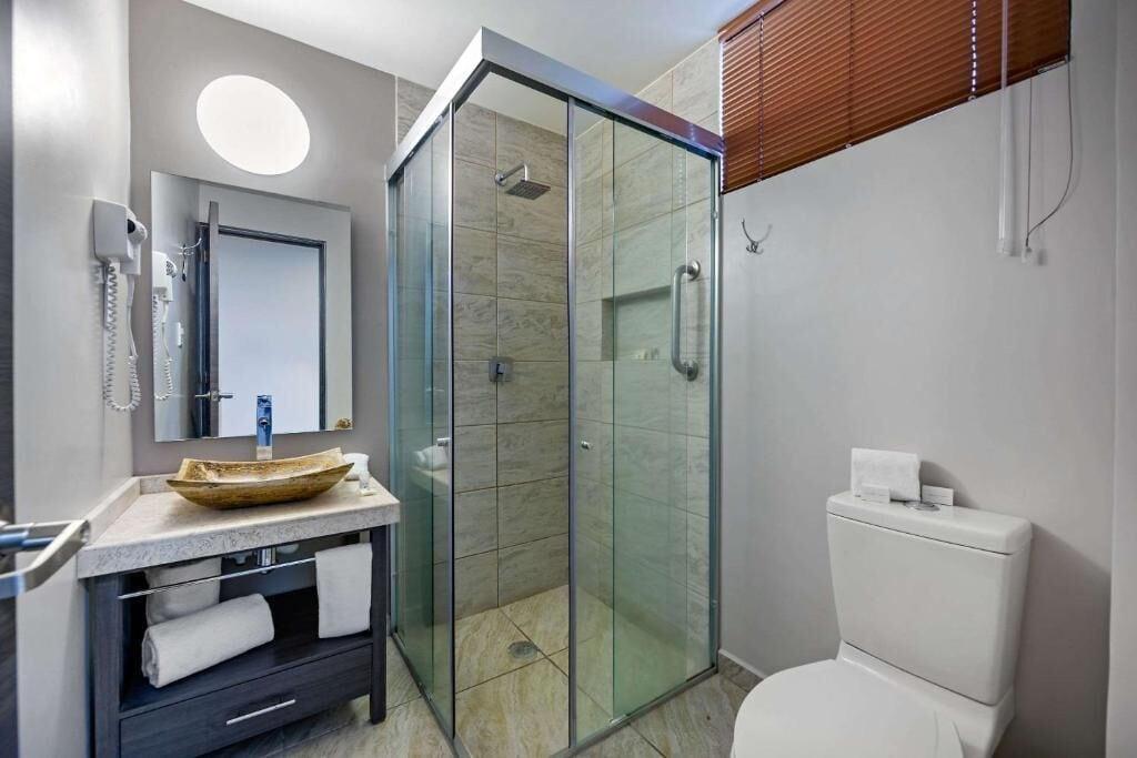 Equipamiento de Habitación BeWow Hotel Querétaro