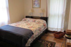 Alojamiento - Wi-Fi avail at this Beautiful 1896 Farmhouse, rural setting.  Tranquil location.