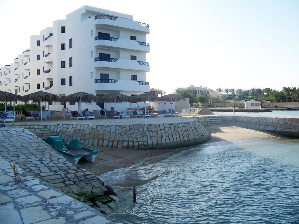 Vista Exterior Fayed Beach Resort