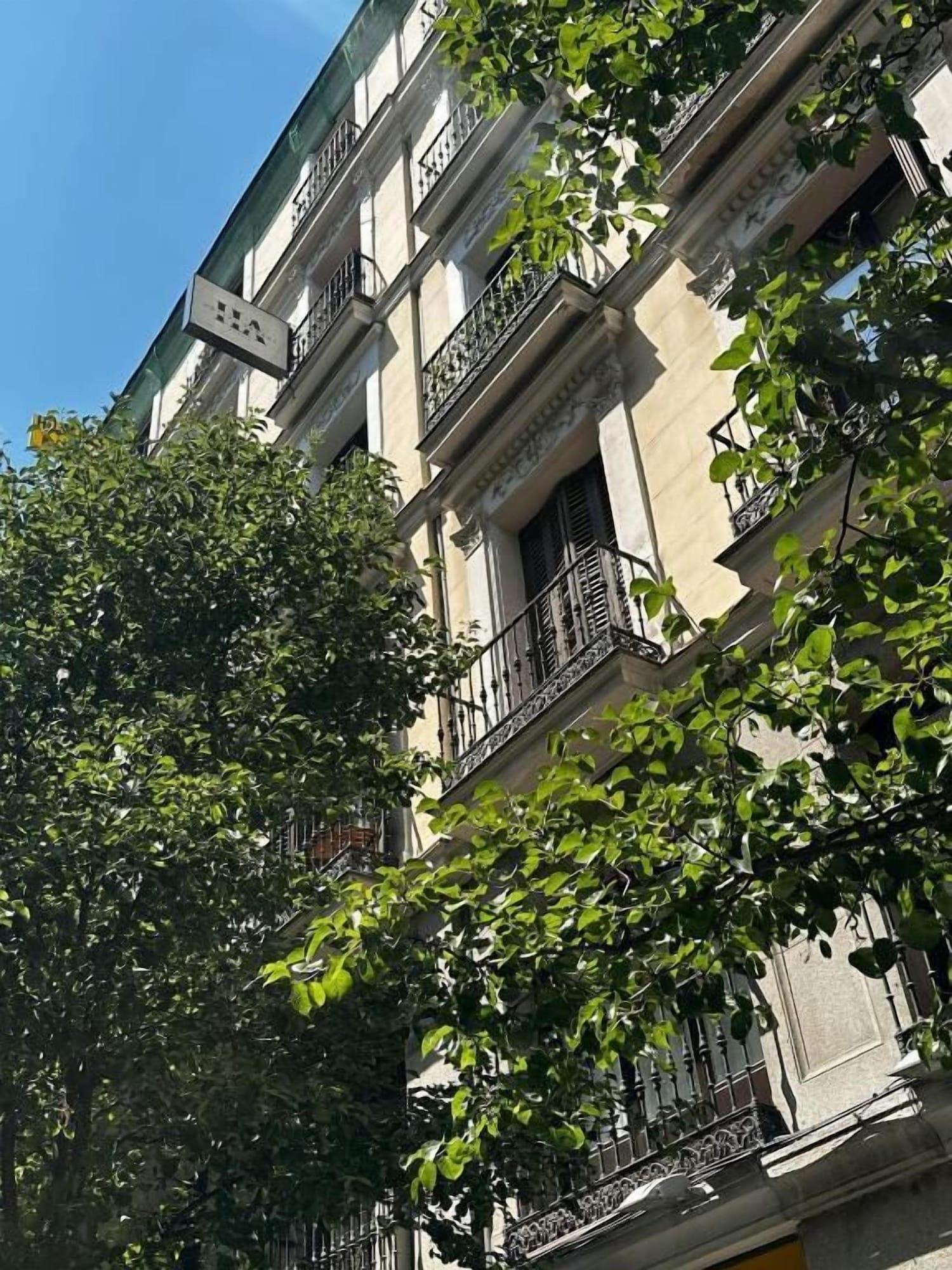 Vista Exterior Hostal Arenal Madrid