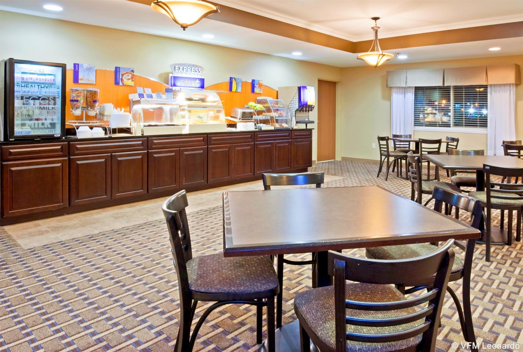 Restaurant Holiday Inn Express Devils Lake by IHG