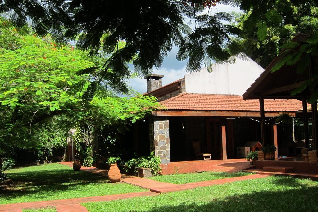 Vista Exterior Guest House Puerto Iguazu