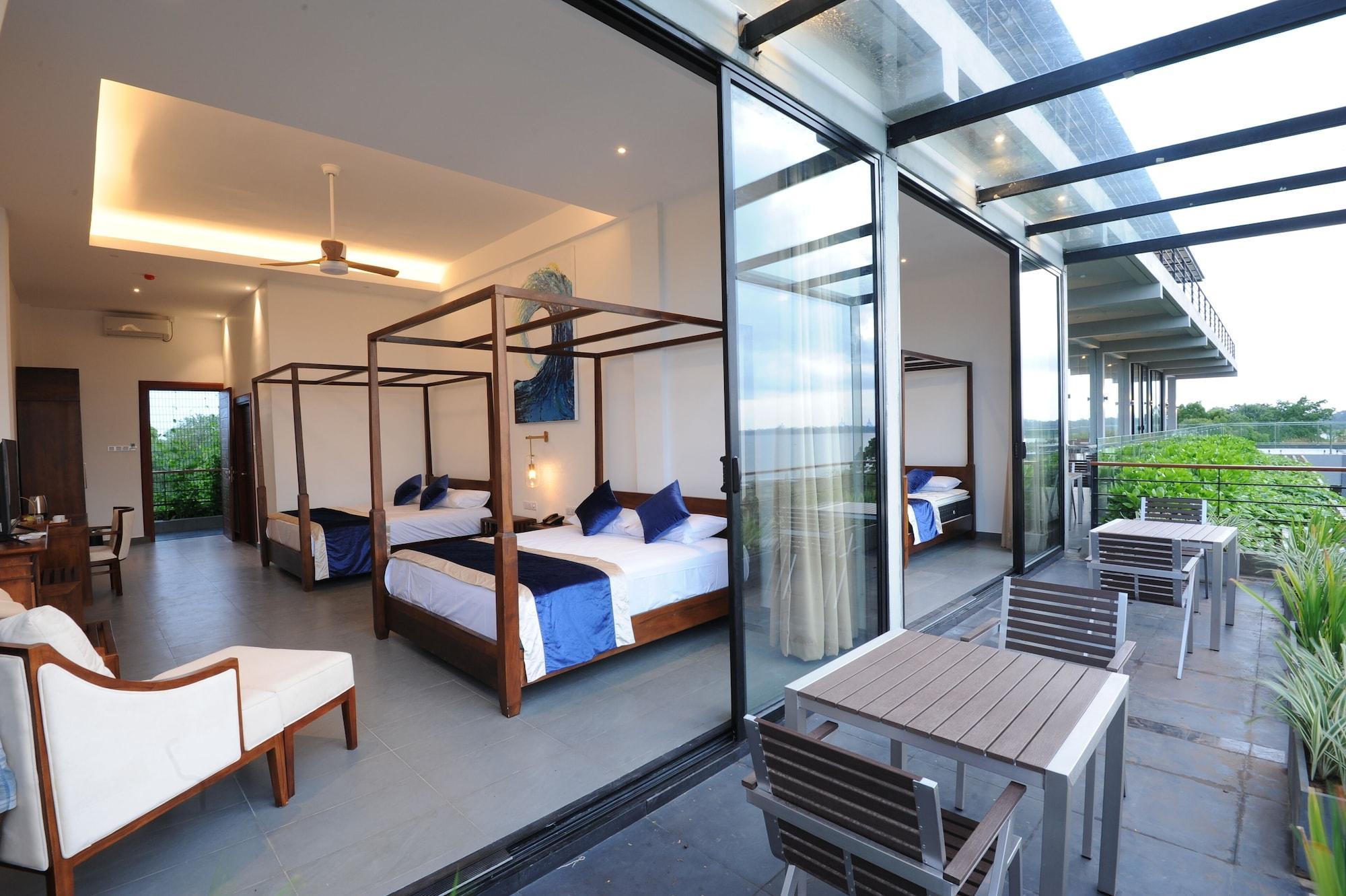 Varios The Lake Forest Hotel