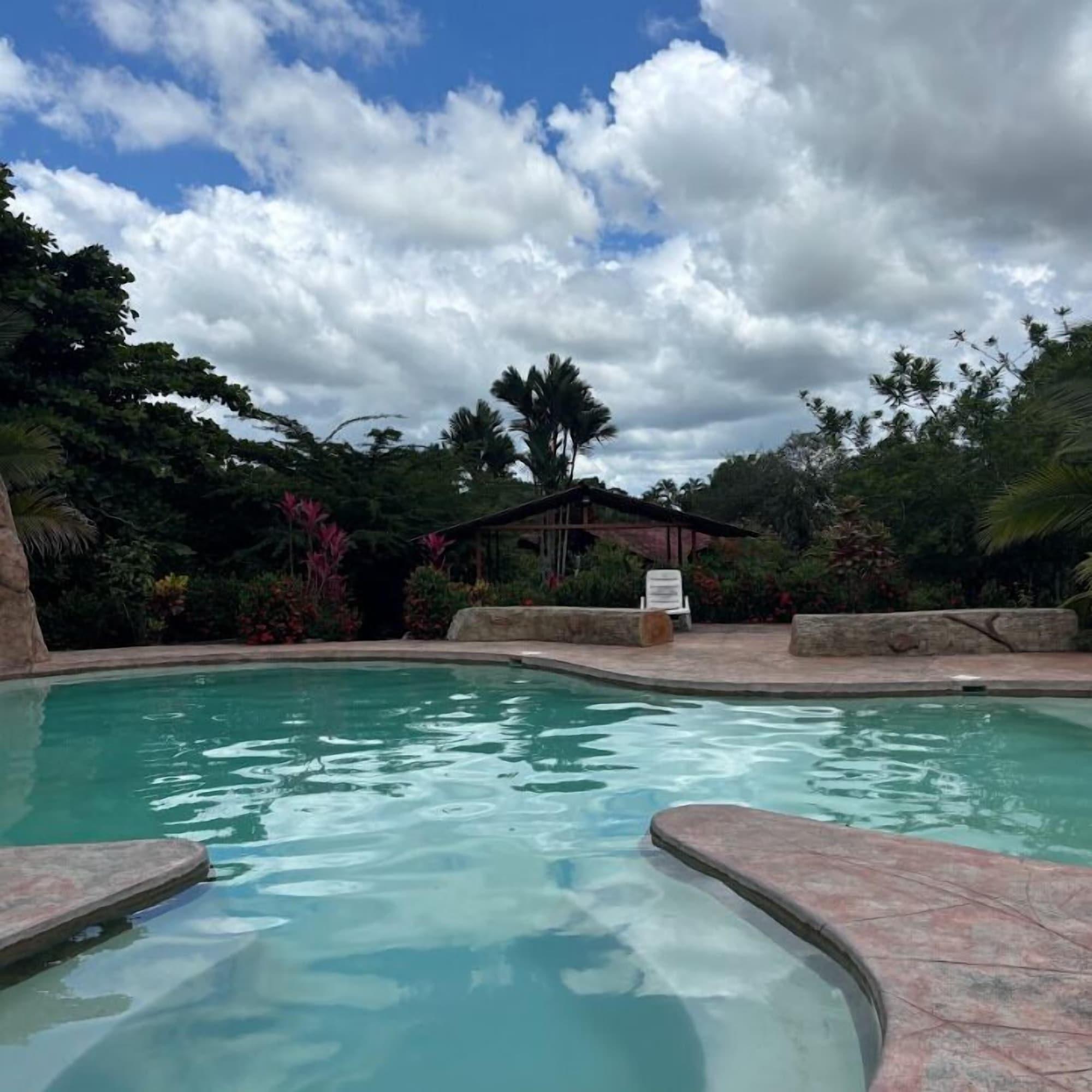 Vista Exterior Cabinas La Catarata