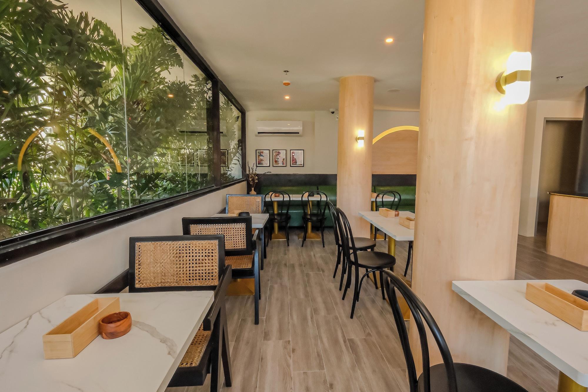 Bar/Salón The Quarters by Rosey