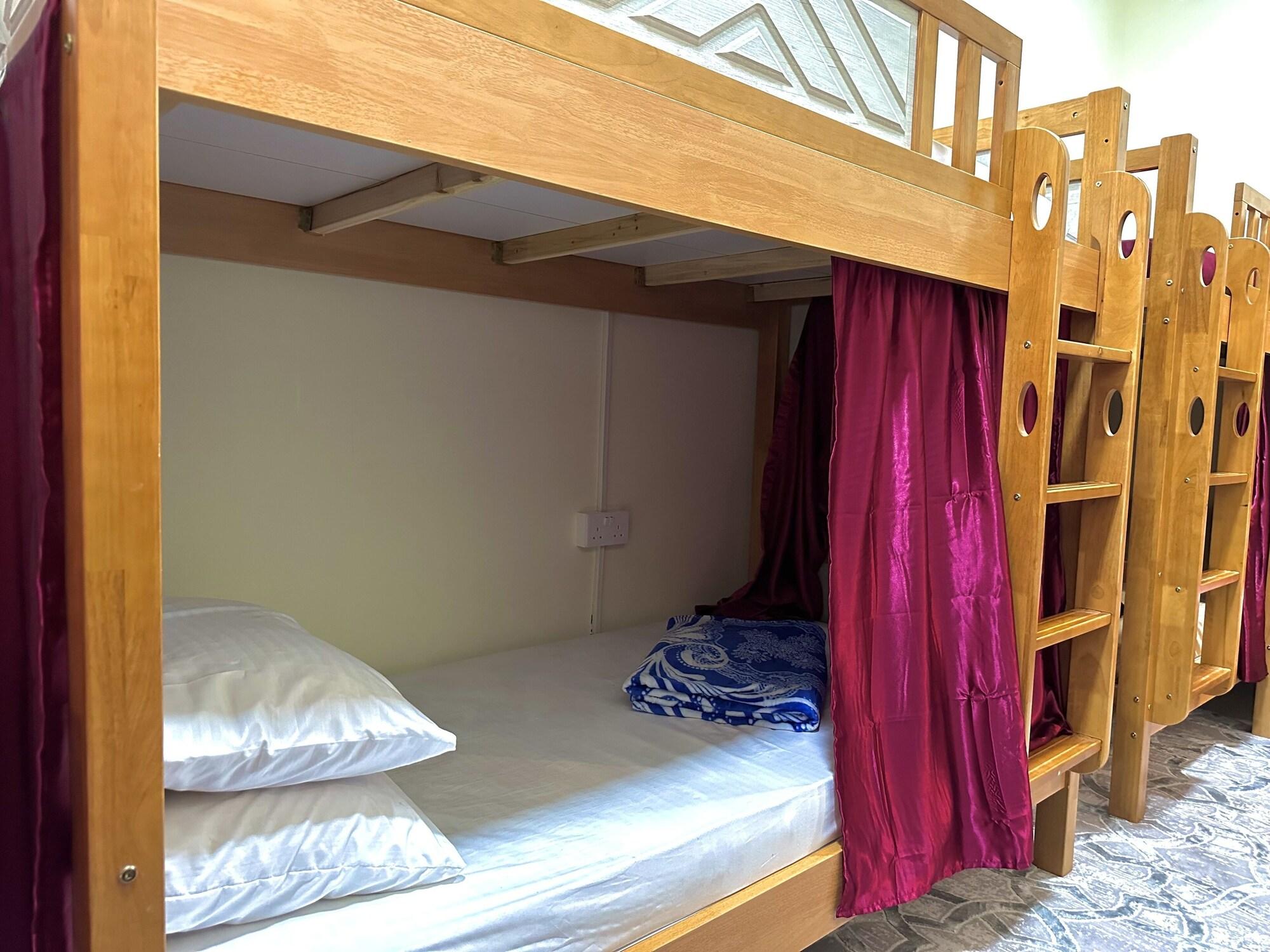 Set de Habitación Hello Hostel