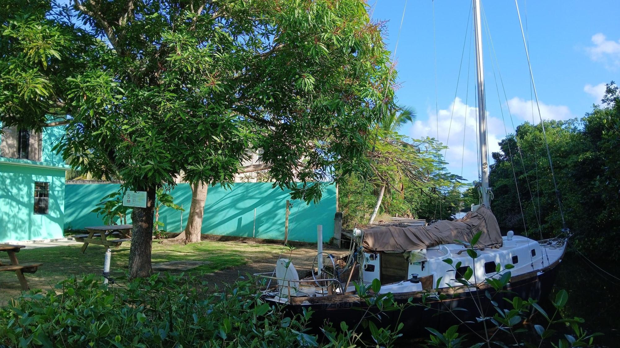 Vista Exterior Bamboleo Inn Belize