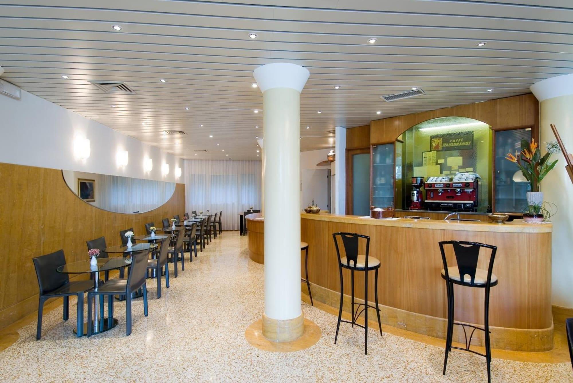 Bar/Salón Albergo della Porta