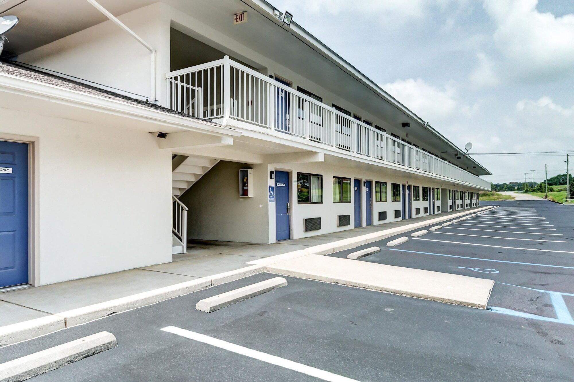 Vista Exterior Motel 6 Berea, KY