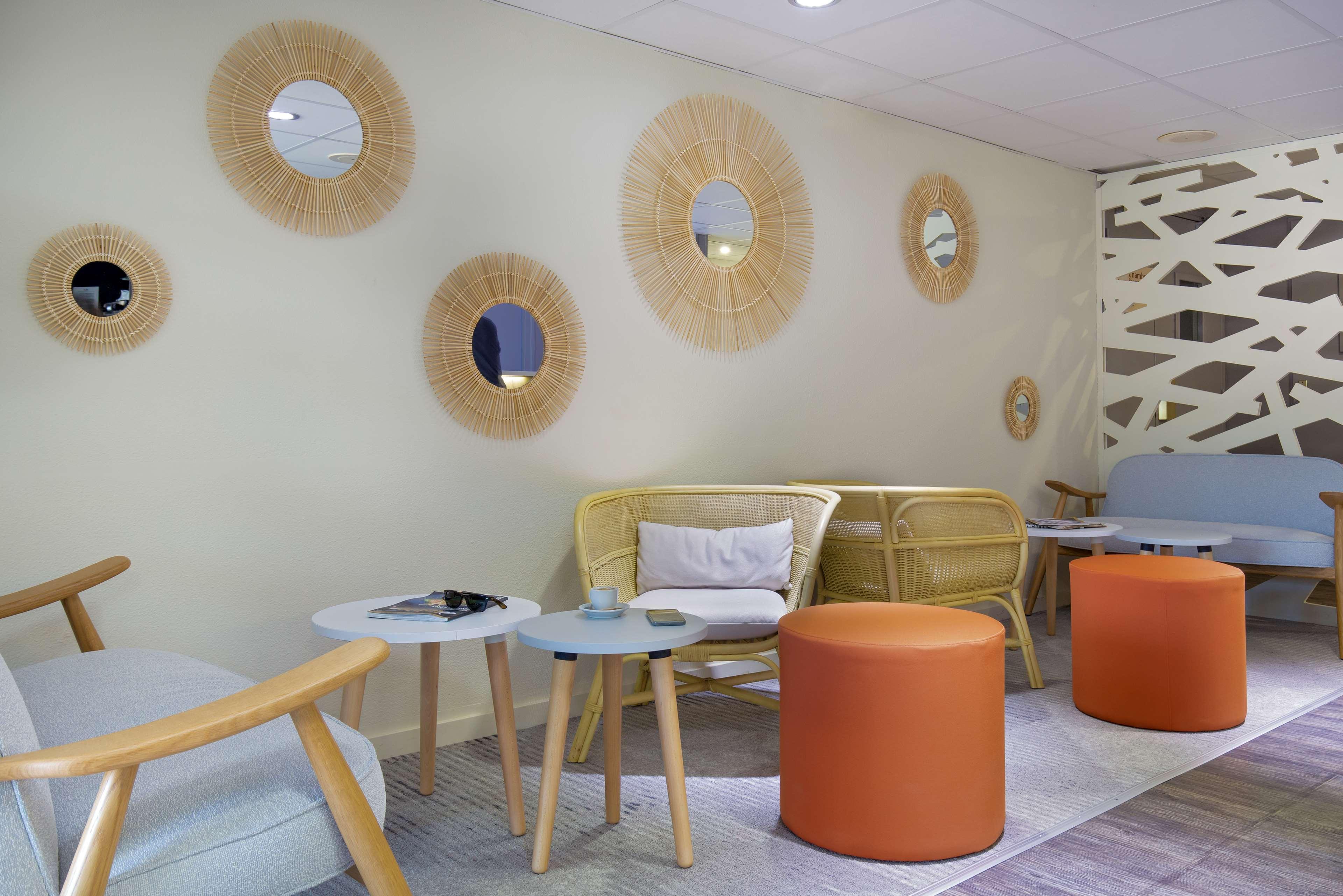 Vista Lobby ibis Styles Aubagne Gemenos