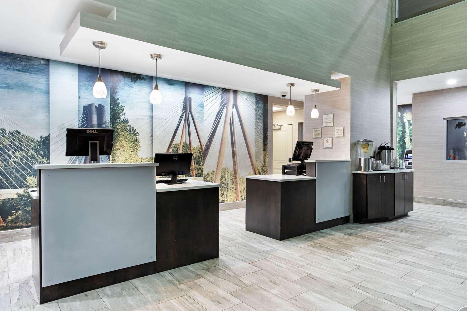 Vista Lobby La Quinta Inn & Suites by Wyndham Columbus - Edinburgh