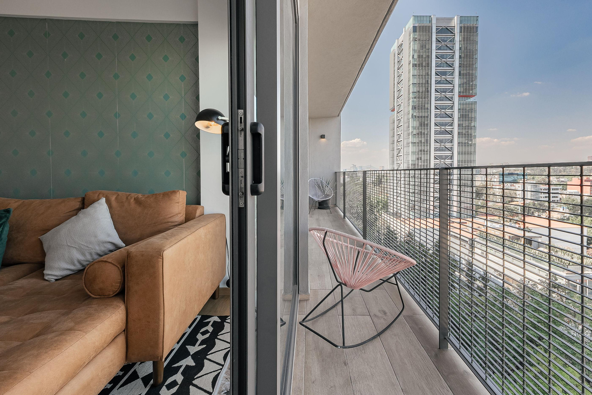 Balcón, patio o terraza The Taman Loft – Chic 2BR/2BA in a Condesa