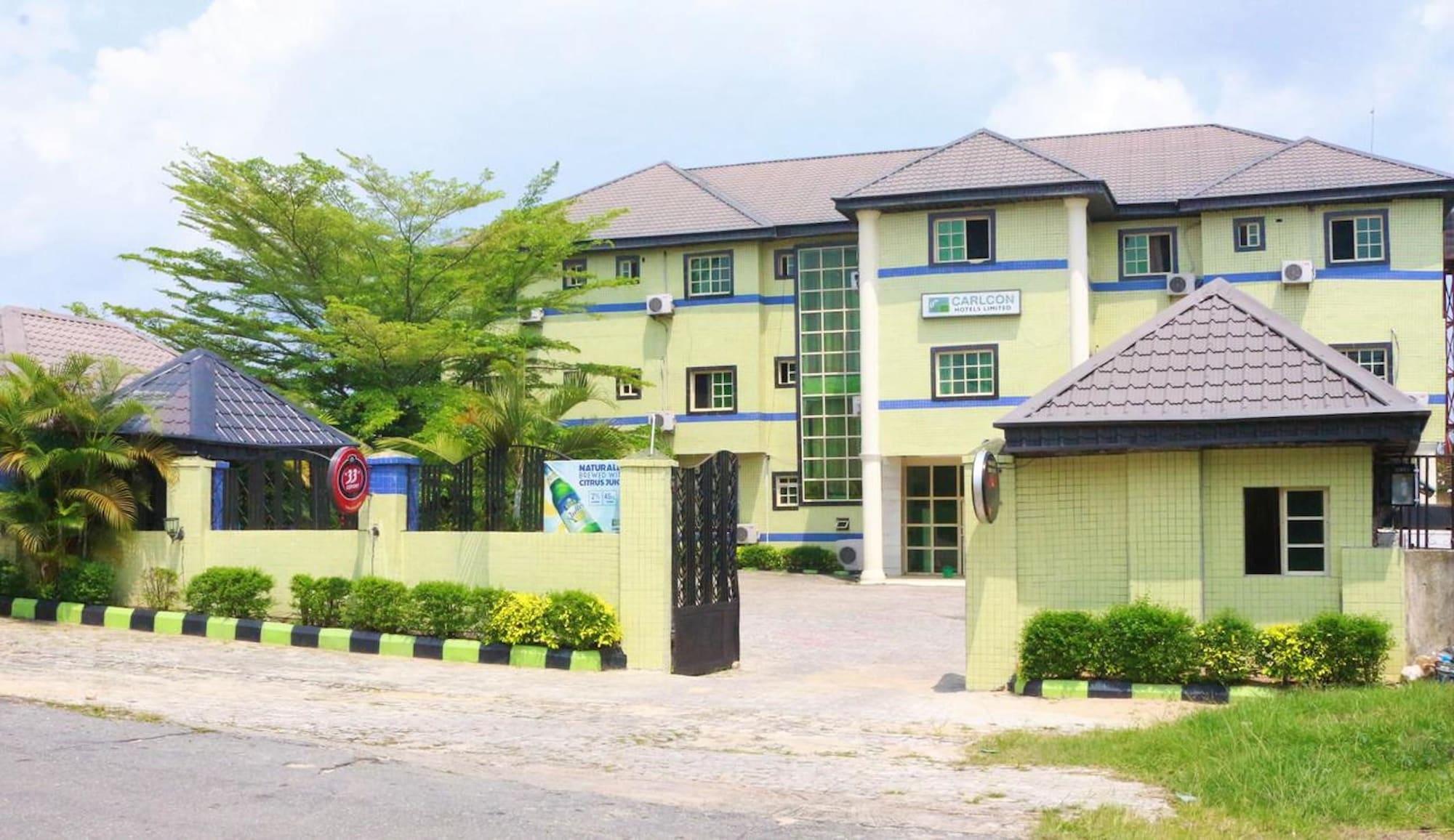 Varios Carlcon Hotel