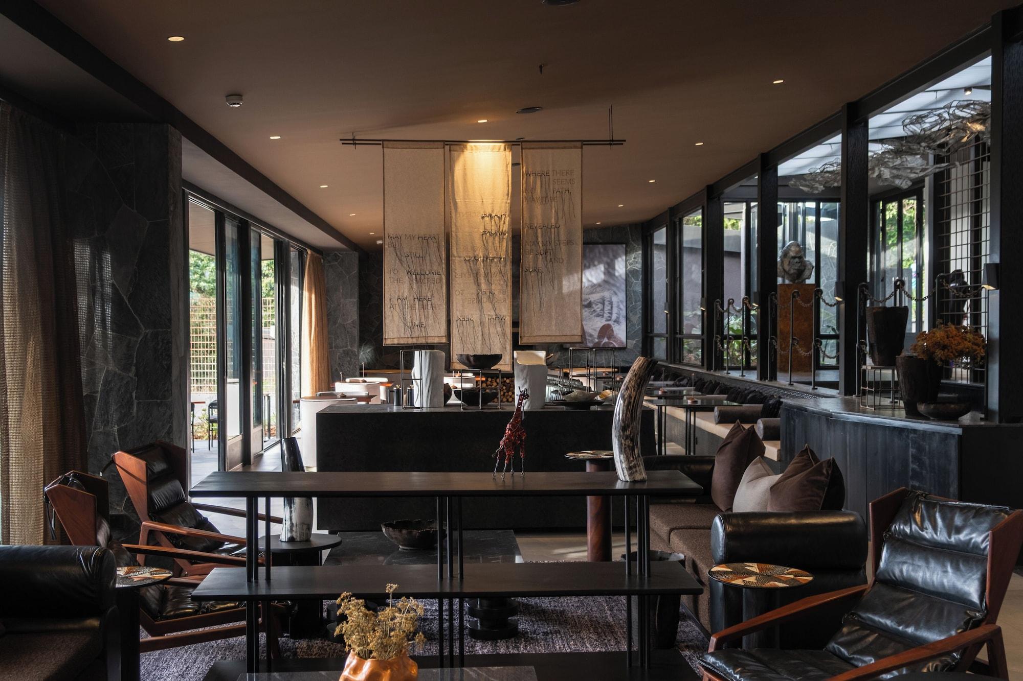 Vista Lobby Silverback Lodge