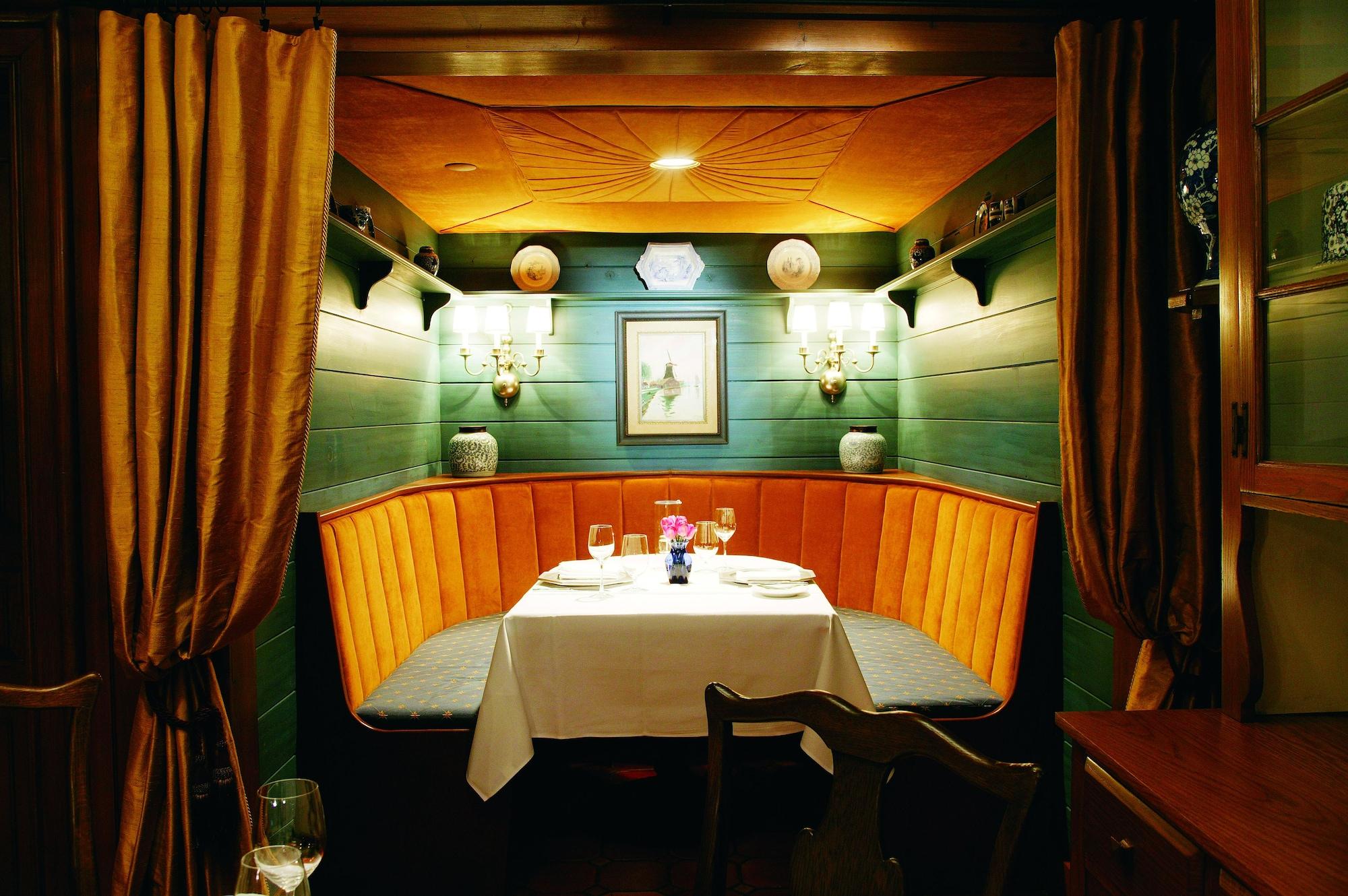 Restaurant The American Club