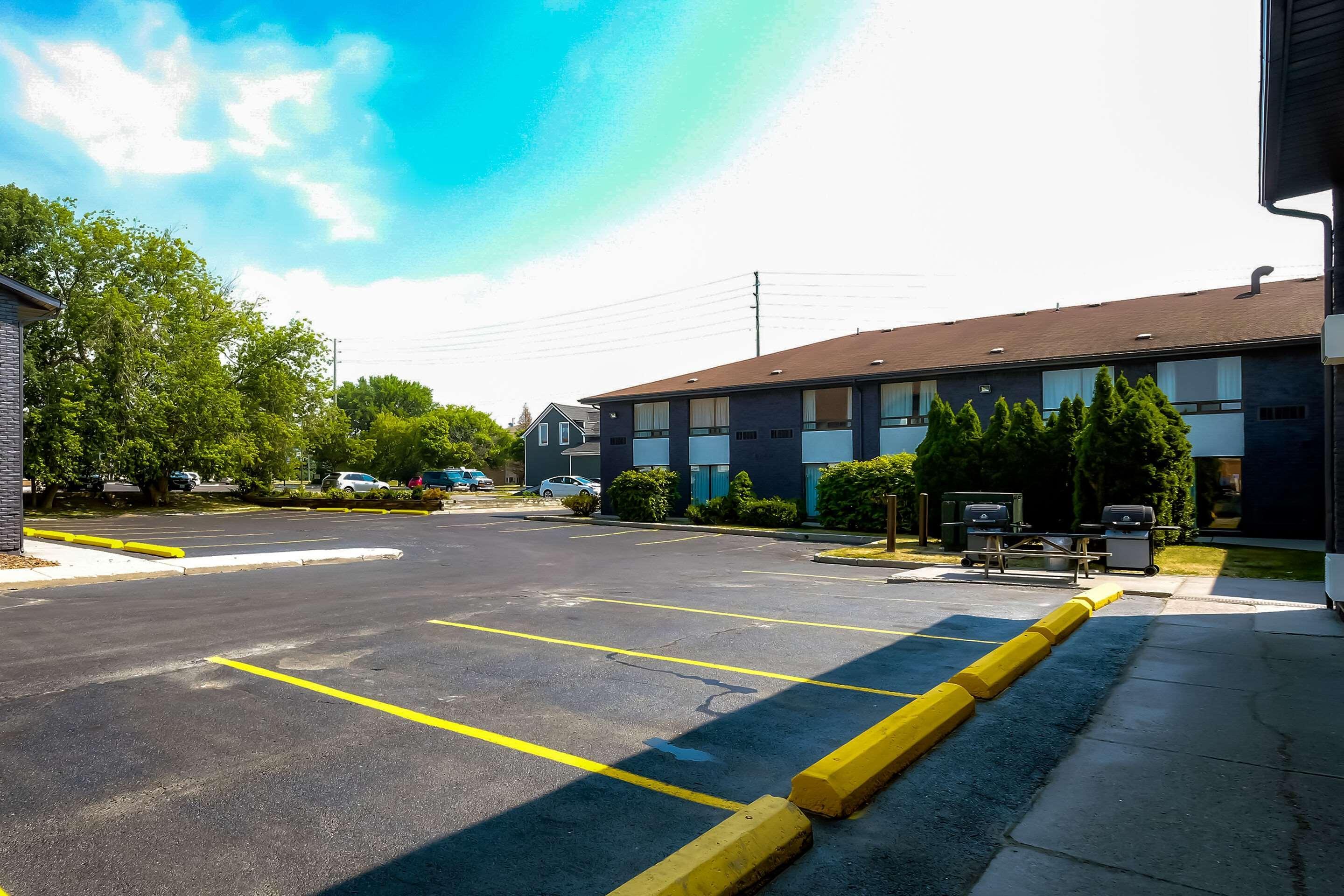 Vista Exterior Comfort Inn Belleville