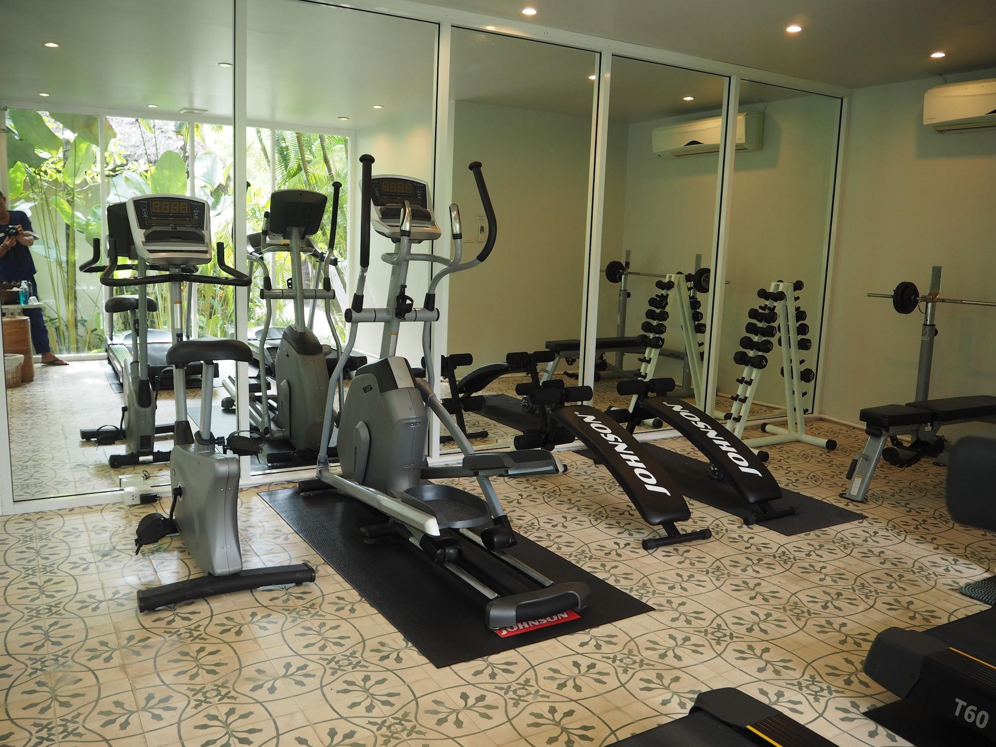 Gimnasio Bangsak Village - Adults Only