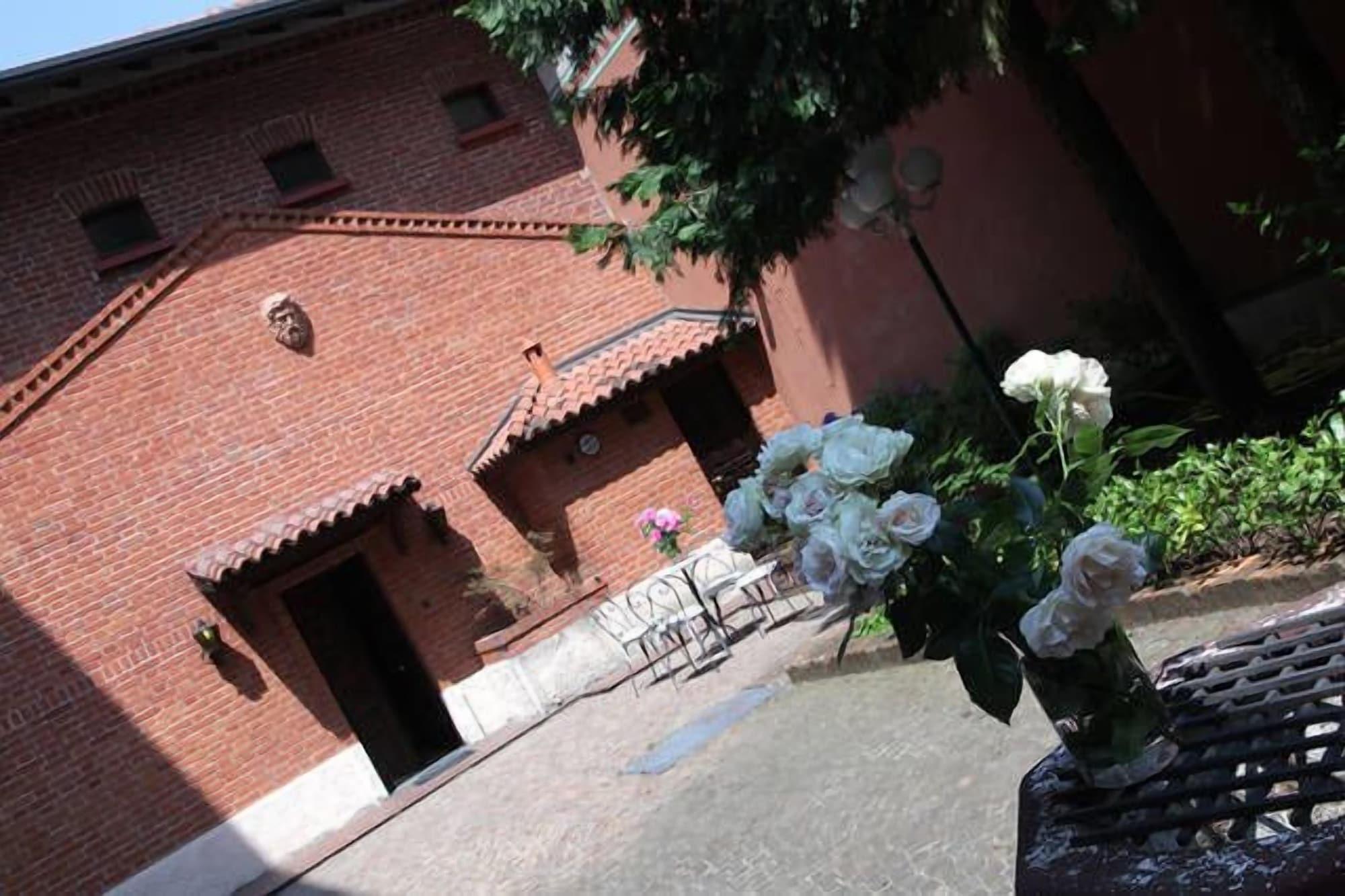 Vista Exterior Dependance Hotel Cyrano