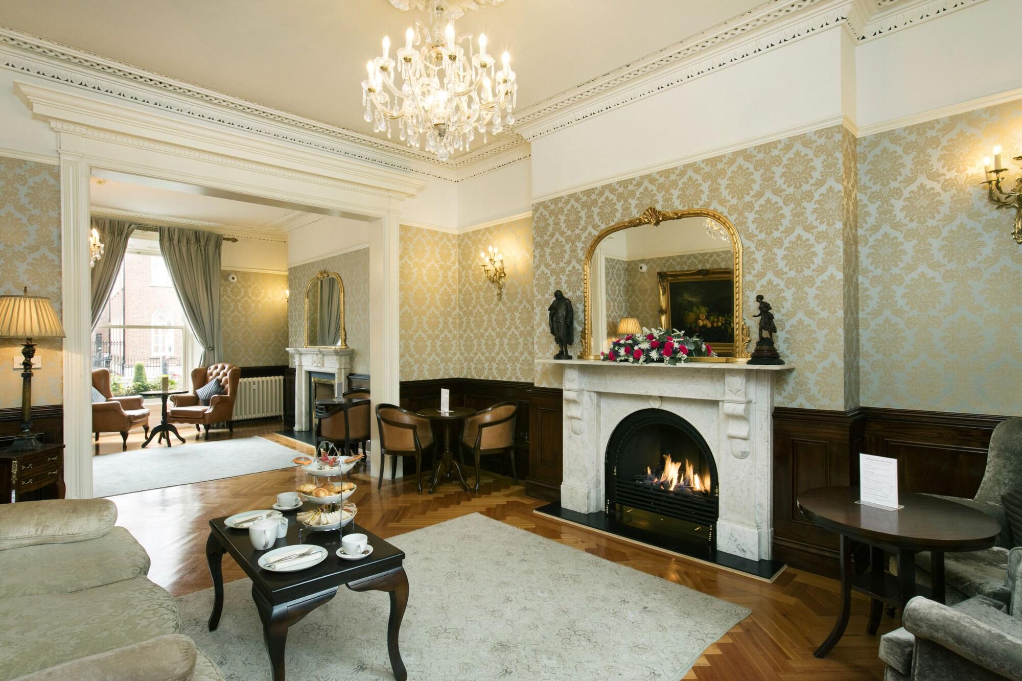 Vista Lobby Harcourt Hotel