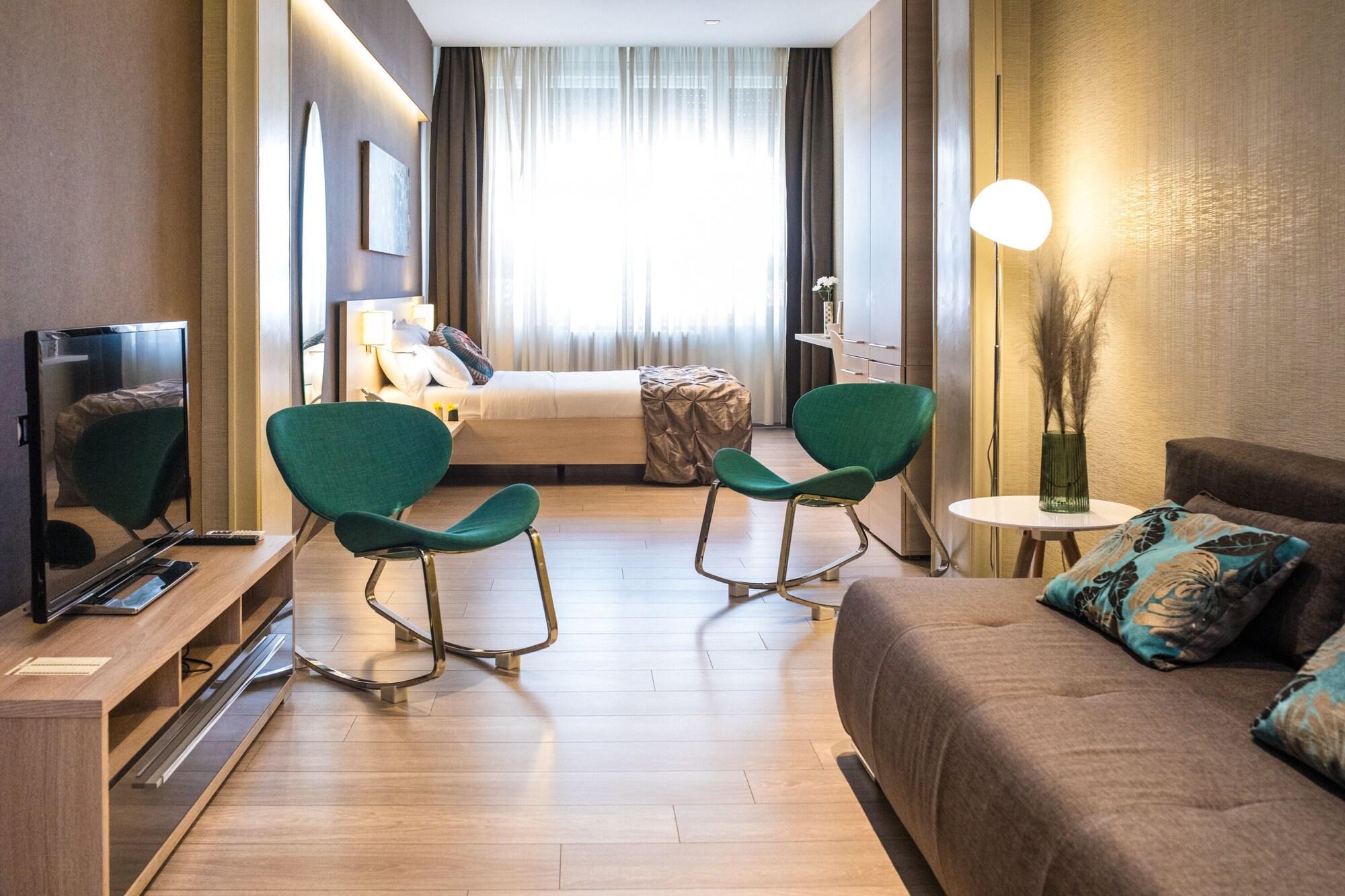 Varios Prince Hall Palace