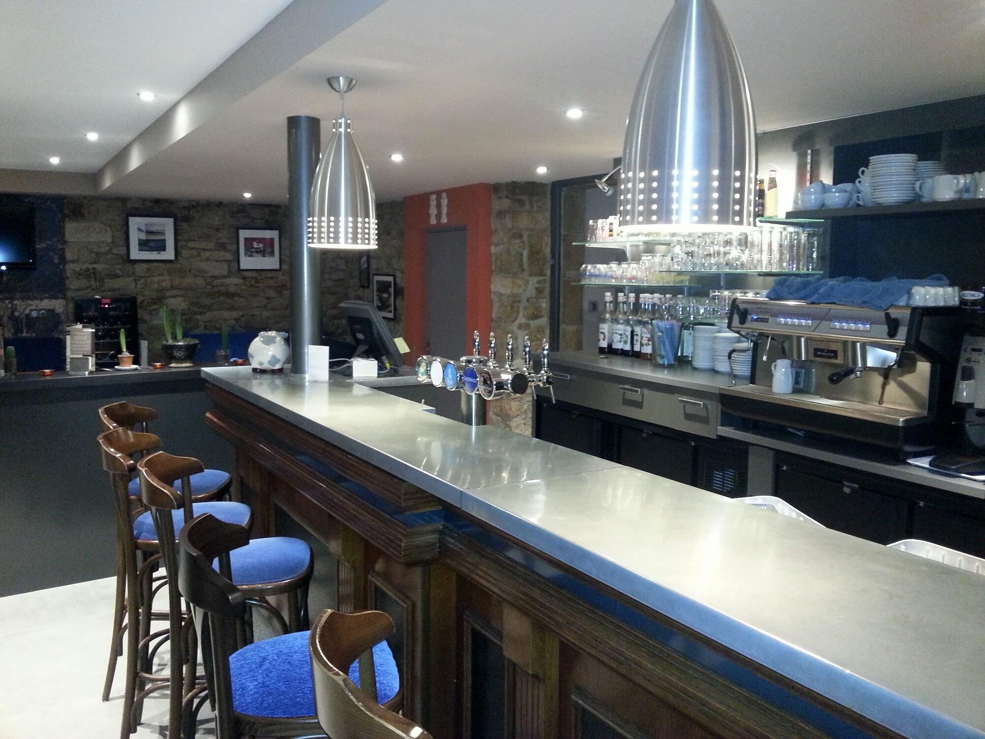 Bar/Salón Hôtel le Cadoudal